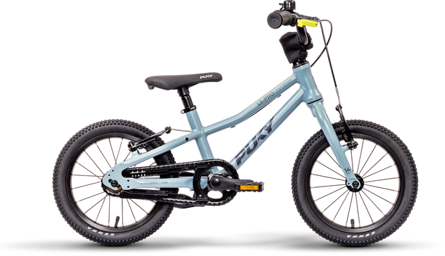 PUKY Barncykel ultralätt - 14" har en ljusblå ram, svarta däck och styre. Den innehåller en ergonomisk ram, liten ram med träningshjul, svarta pedaler och säte, och visar tydligt PUKY-logotypen. Lämplig för åldrarna 3+ med en växel.
.