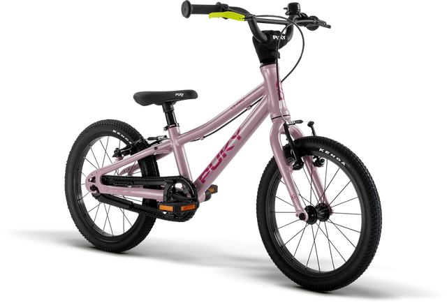 PUKY Barncykel ultralätt - 16" för åldrarna 4+ har en robust rosa ram, svarta däck och säte, gul-accenterade styre och ett stöd, allt på en vanlig vit bakgrund.