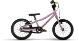 PUKY Barncykel ultralätt – 16" för åldrarna 4+ har en enkel rosa design med svart styre, säte och däck. Den inkluderar ett enkelt kedjeblad och pedalbromsar för en mjuk körning och stolt visar "PUKY" på ramen.