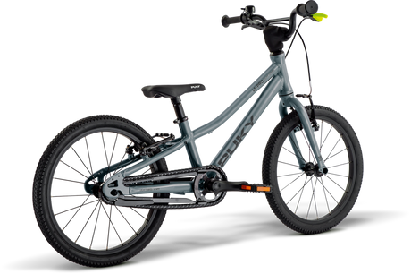 PUKY Barncykel ultralätt har en grå ram, svarta hjul och ett gult högergrepp. Med sin bekväma sits, V-broms för barn och robust design är den perfekt för unga äventyrare. Idealisk för barn i åldern 5 med 1 växel och en 18" storlek.