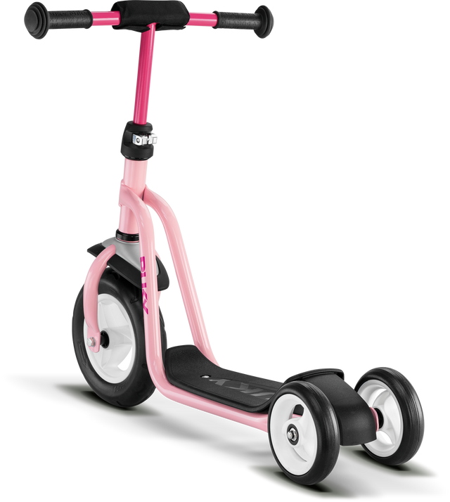 PUKY Sparkcykel - Skumhjul - Rosé - Puky R1 är en trehjulig barnskoter i rosa och svart, med ett svart styre och en stadig plattform. Designad för att förbättra balansen, den har ett större framhjul och två mindre bakhjul för stabilitet.