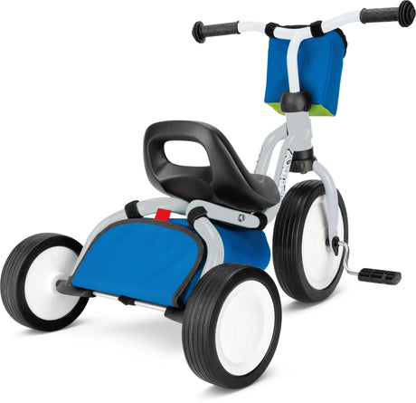 Ramväska Fitsch - Pukt RT 2 från säljaren okänd är en liten trehjuling designad för små barn som har en robust vit ram, svart styre, stora vita hjul med svarta däck och ett svart säte. Den innehåller en blå förvaringsväska på framsidan och en avtagbar blå Ramväska-påse på baksidan.